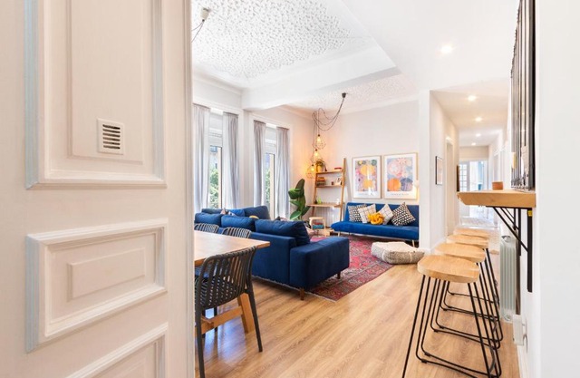 Bright City Center, 10m from subway, 6 rooms, up to 20 PPL