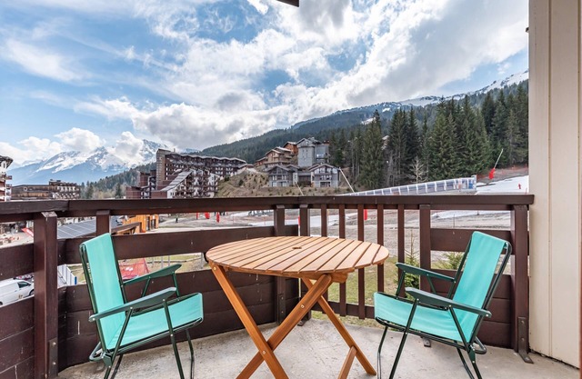 Bright Cocoon With Balcony And View On The Valley