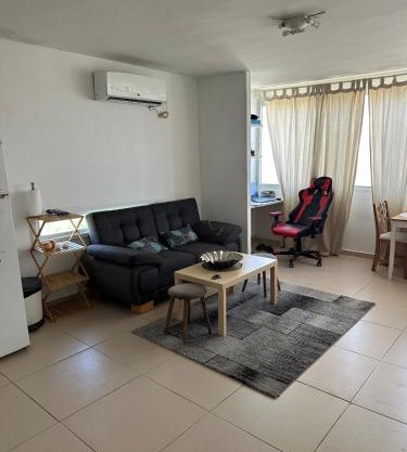 Bright & Cozy 1BR Apt with AC & Workspace