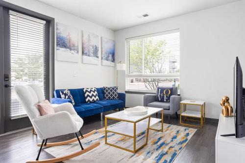 Bright Cozy 2BR Retreat w-Parking