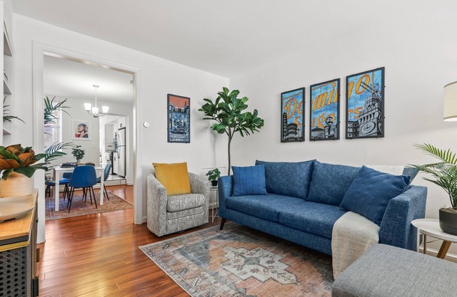 BRIGHT & COZY Rowhouse in Prime Location - WalkScore 98/100