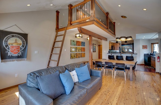 Bright Downtown Telluride Condo - Steps to Lift!