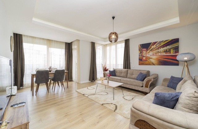 Bright Flat w Balcony 15 min to Konyaalti Beach