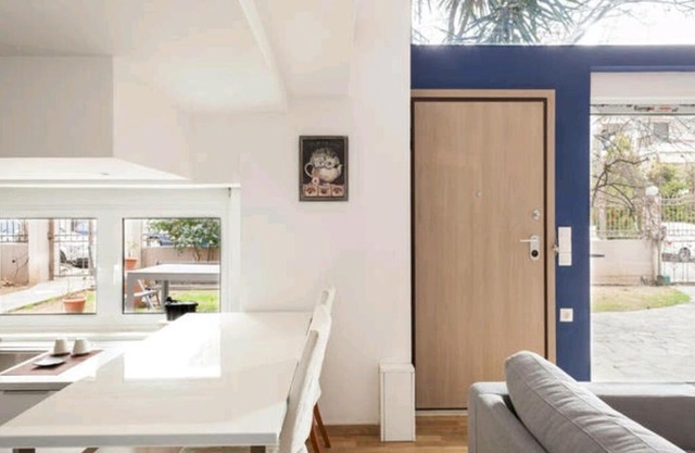 BRIGHT MEZZANINE FLAT WITH GARDEN