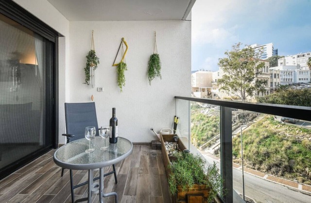 Bright & Modern Apartment in Haifa Down Town by Sea N' Rent
