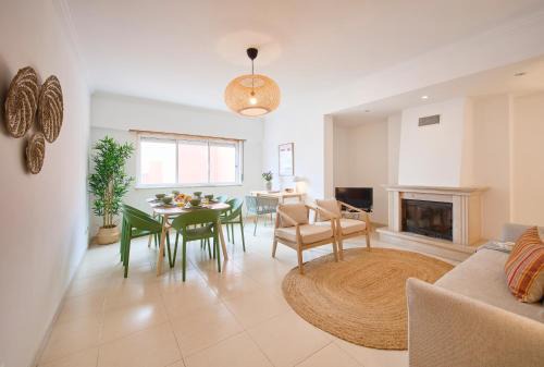 Bright & Modern Near Lisbon & Sintra by Timecooler