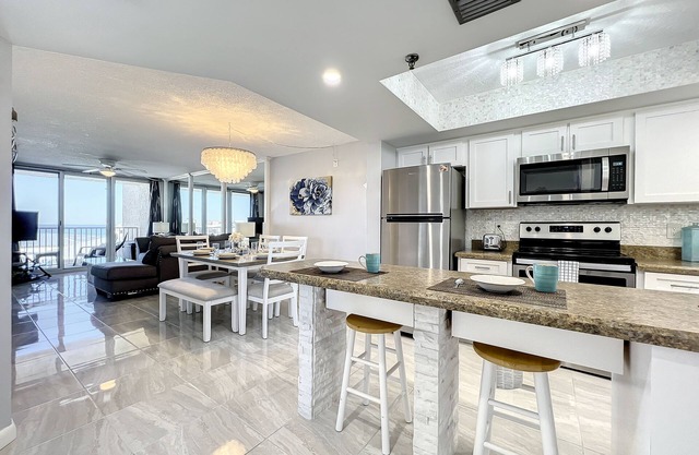 Bright Oceanview Condo Steps to Sand & Flagler Dining Scene