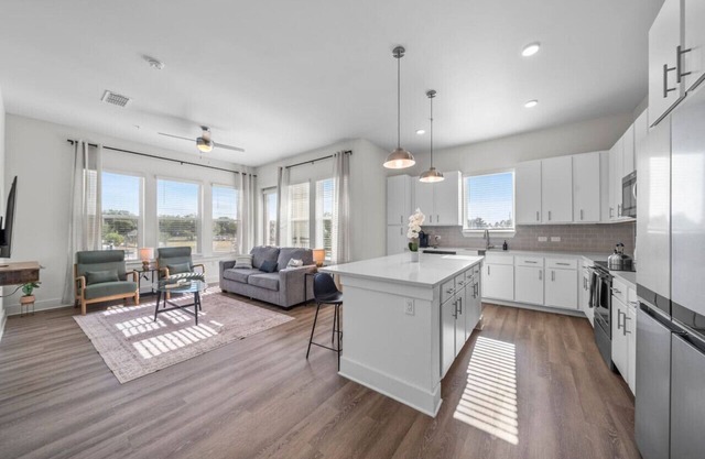 Bright, Spacious 2BD in heart of Tampa | Free Prkg