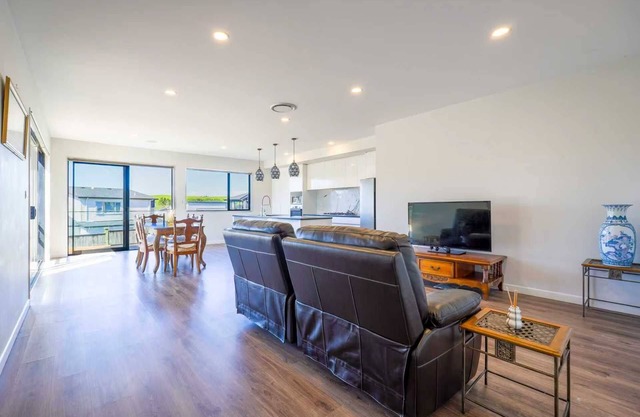 Bright & Spacious 3-Bedroom Home in Pinehill