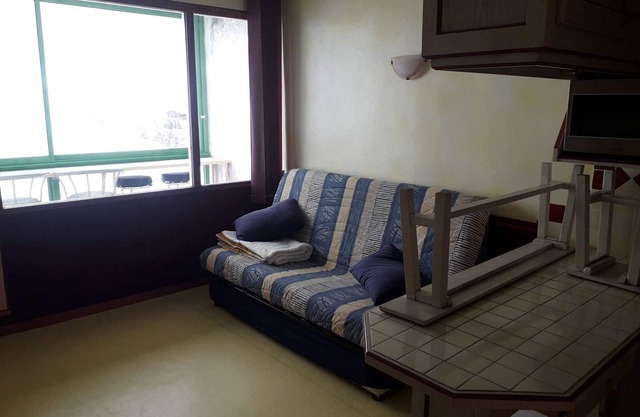 Bright studio for 4 near slopes, south-facing