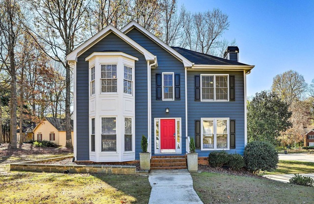 Bright Sugar Hills Home ~ 5 Mi to Lake Lanier