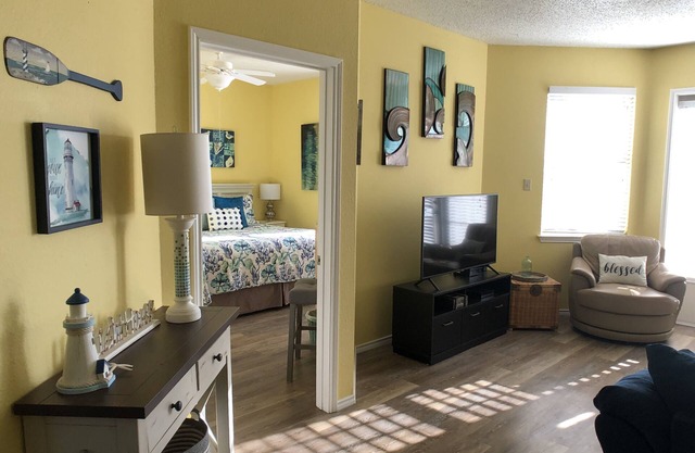 "Brighton" fun-in-the-sun 2-bdrm 1st floor Beach Club condo!