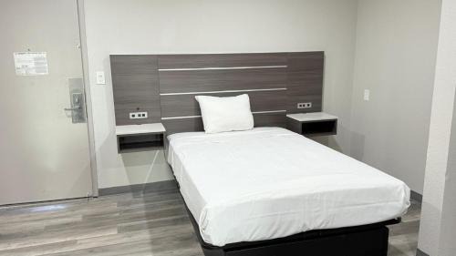 Broadway Inn and Suites