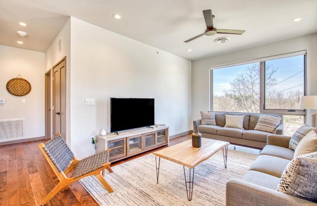 Broadway Loft 320