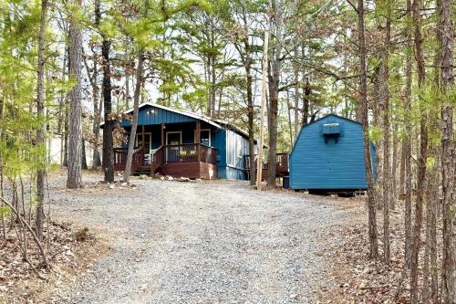 Broken Bow Cabin with Hot Tub and Game Room!