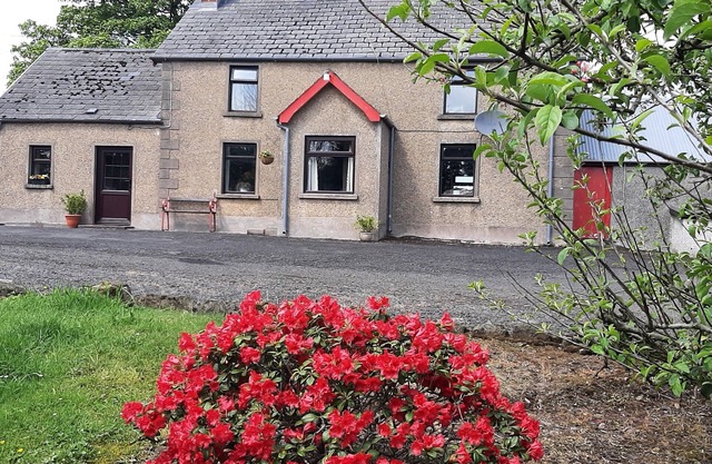 Brook Haven:Traditional Irish Farmhouse