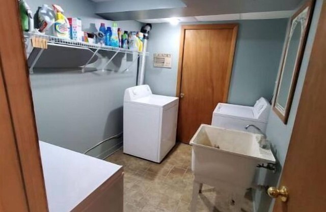 Brookehaven Bungalow. Minutes from WVU, Hiking, & Cheat Lake!
