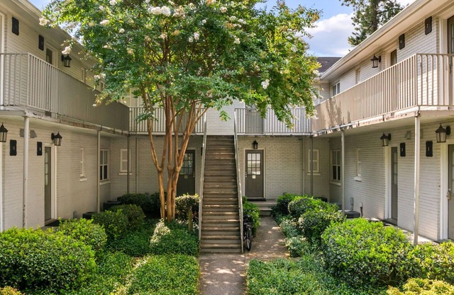 Brookwood Courtyard by BCA Furnished Apt