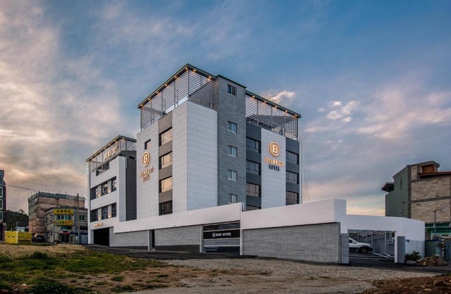 Brown Dot Gijang Yeonhwari