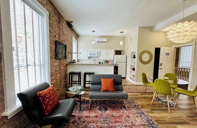 Brownstone Loft Suite-Historic Building in the Heart of Historic Downtown Bisbee