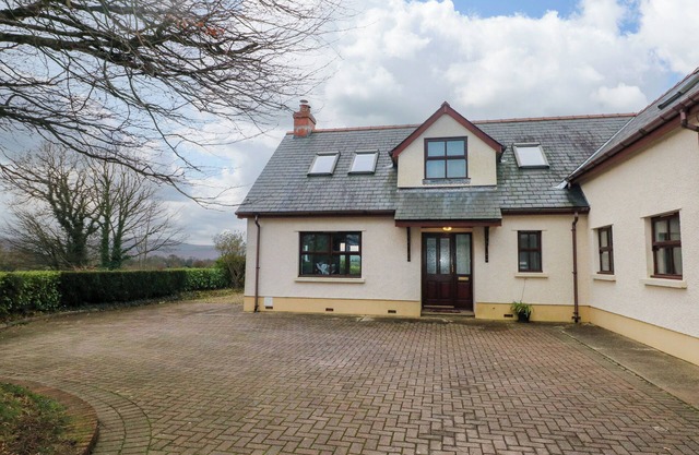 BRYN TAWEL, pet friendly, country holiday cottage in Eglwyswrw