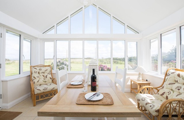 Bryn y Brenin, Holiday Cottage Trefin, Sleeps 4, 2 bedrooms, bathrooms