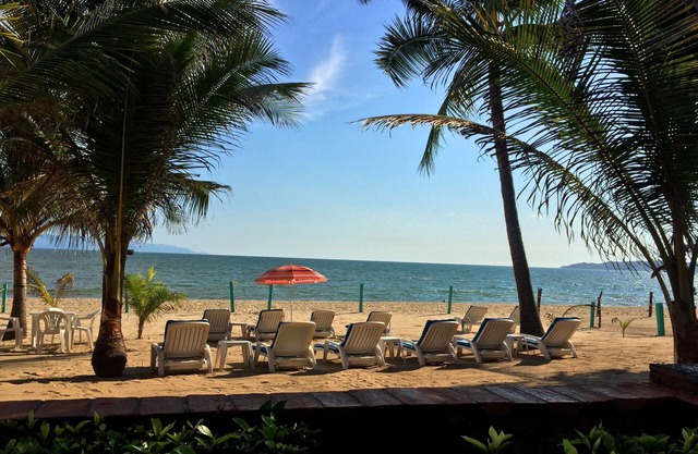 BUCERIAS~Beachfront~10 STEPS TO THE BEACH~Tropical Gardens and Great location!