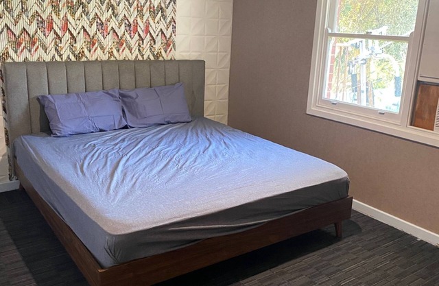 Budget Accommodation/Entire house/ (well connected with public transport