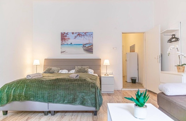 Budget-Friendly 2BR Apt. with Great Location