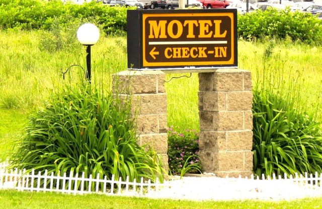 Budget Host Airport Inn