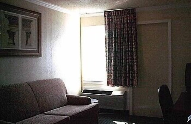 Budget Inn And Suites