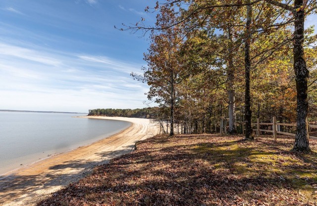 Budget Stop in Grenada w/Nearby Dining, King Bed & Pet-Friendly Stay