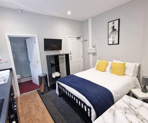 Budget Studio Apartment Ensuite Shower & Parking