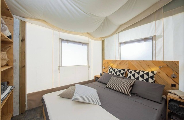 Bungalow 'Glamping B' with Shared Pool, Shared Garden and Wi-Fi