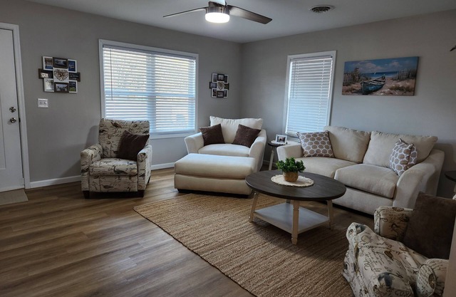 Bungalow by the Bay. Minutes to DE Turf Fields. 30 minutes to resort beaches.