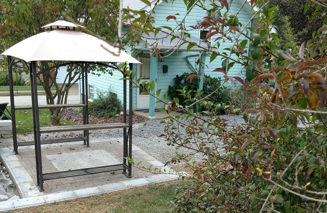 Bungalow With Luxury Appointments, Great Price! Pet Friendly w/fee
