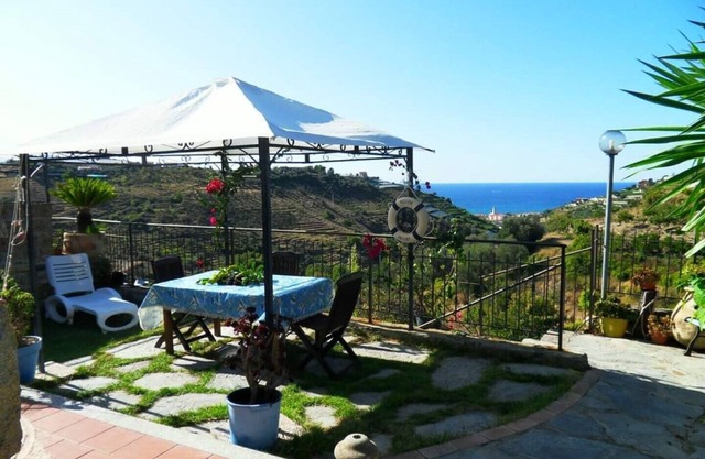 Bungalow with terrace and pool with sea view