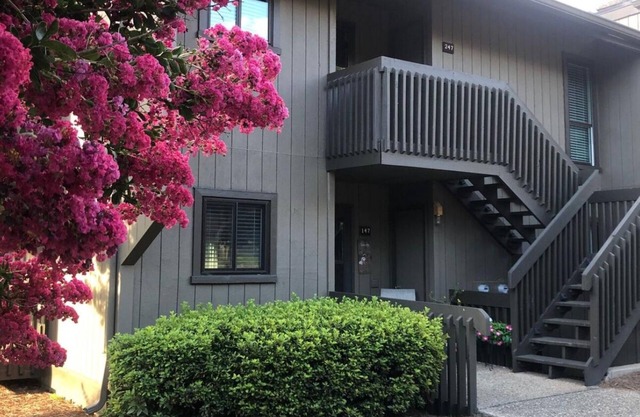 Bunker in the Pines 2b/2ba; 2nd floor condo