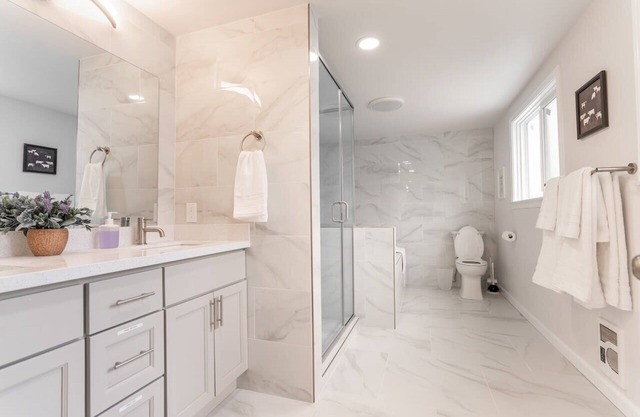 Burien's Top Unit with Spa-Inspired Bathroom
