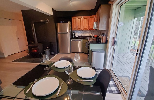 Burke Trailside Condo with King & Full Beds