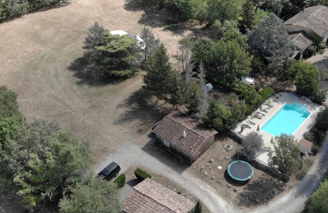 BUTTERFLY GITE ON A 2-HECTARE PROPERTY
