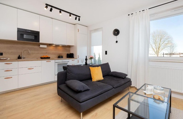 Butterfly Apartment with Parking by Noclegi Renters
