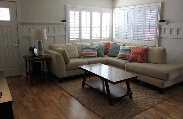 "By the Sea" House - Walk to trails, the beach, pubs, wine tasting or Boardwalk