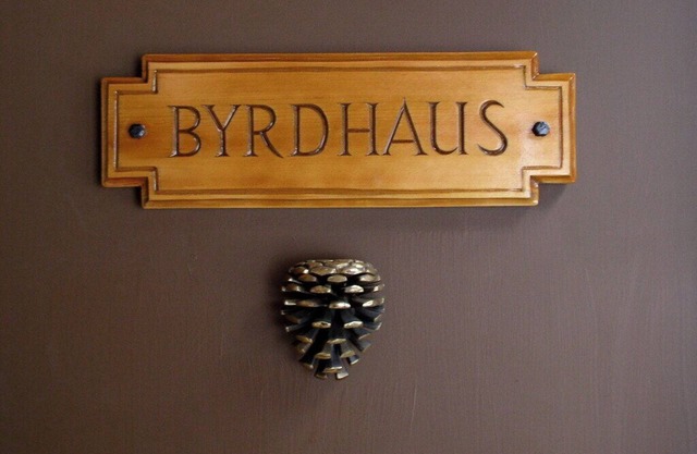 Byrdhaus-Cozy 2-bedroom condo in peaceful Basye with WiFi, AC