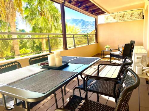 Cálido apartamento con gran terraza y vistas a 600 metros del mar