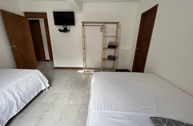 cómoda habitación en casa con ambiente caribeño, cerca al mar