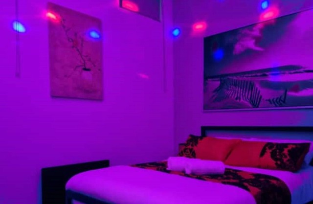 *C!4* Enjoy a wonderful stay in our Cosy Luxurious & Spacious ground floor Apt