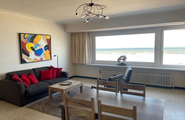 C the C OostendennApartment with an Amazing viewnn