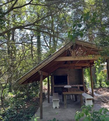 Cabaña en el bosque con quincho