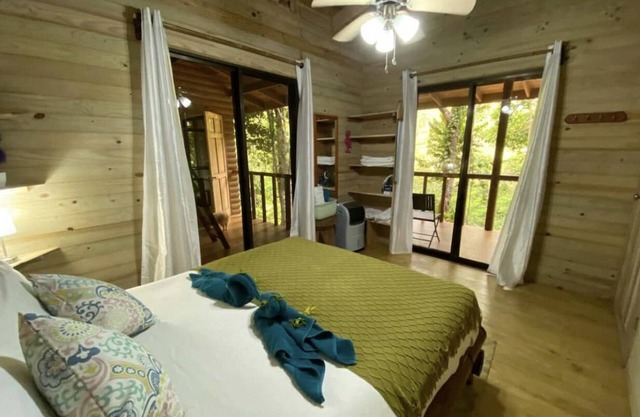 Cabaña Rica ~Private Waterfalls & Natural Pools